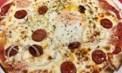 La Cirera intentamos hacer la mejor de las pizzas posibles, ven y prueba la Pizza Pepperoni, seguro que te gustará.